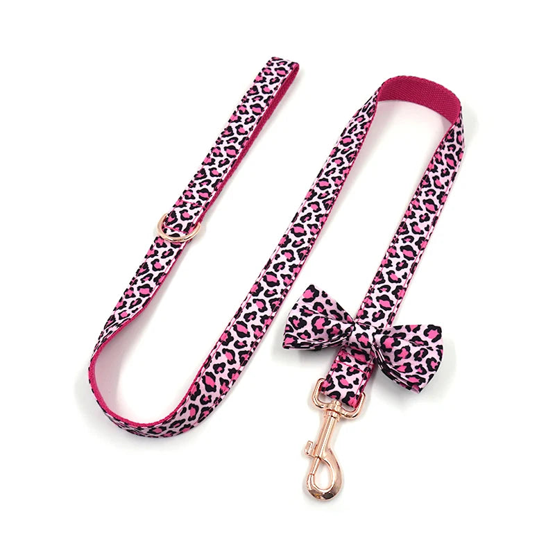 Hundsele, Koppel, Halsband, Fluga, Påsväska -set, Leopardmönster , Personligt namn ingraverat